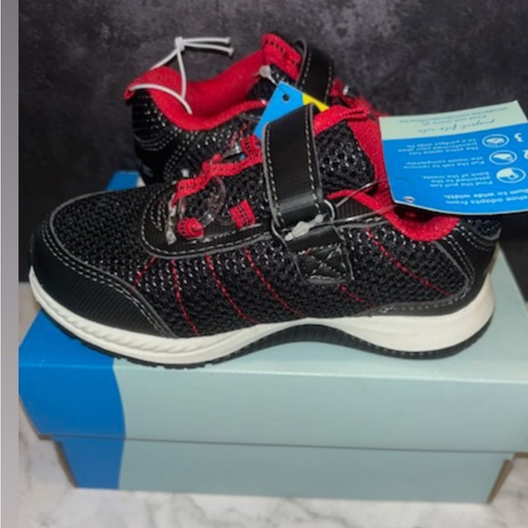 Stride Rite 360 Boys Blast size 8 - Picture 1 of 1